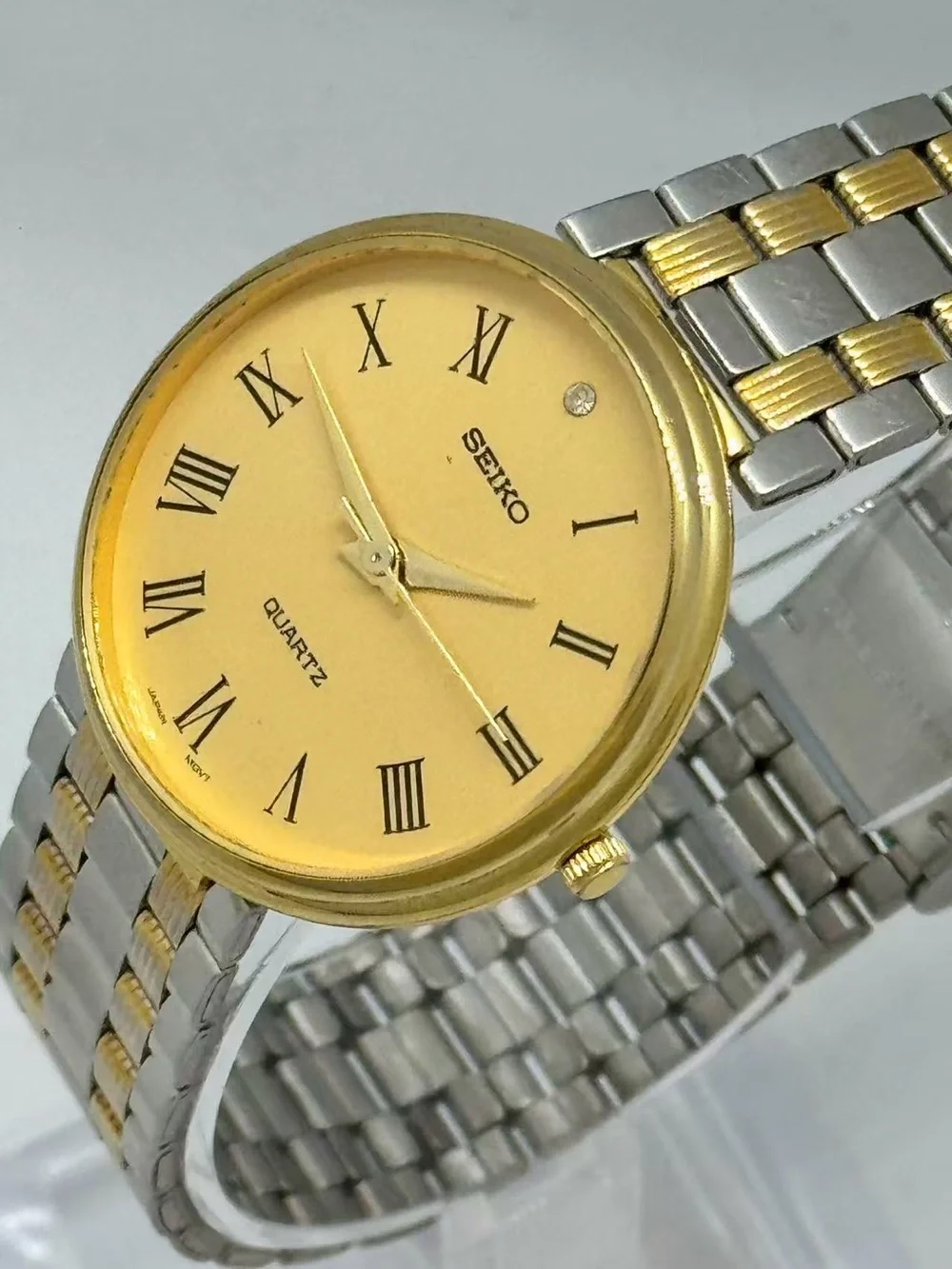 Vintage Seiko Quartz Men’s Watch Gold Tone Roman Numeral 31mm New Battery Runs